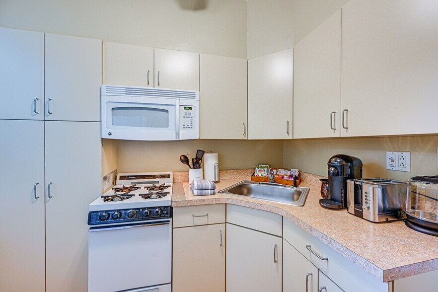 Building Photo - 518 Cortlandt Ave