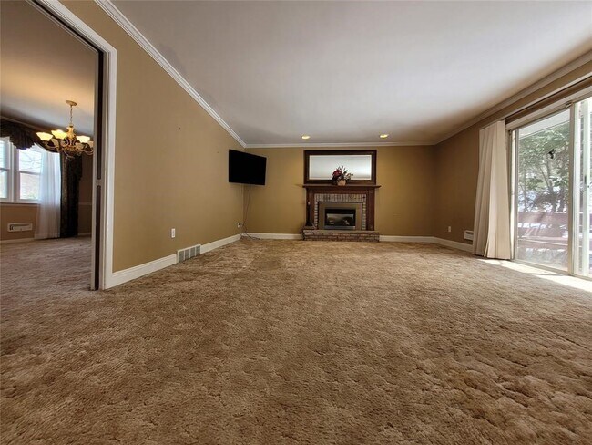 Building Photo - 45 Kenilworth Rd