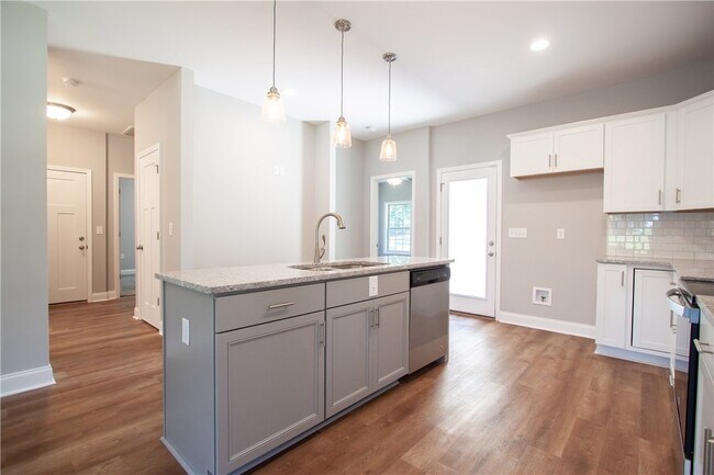 Building Photo - 100 Easy St