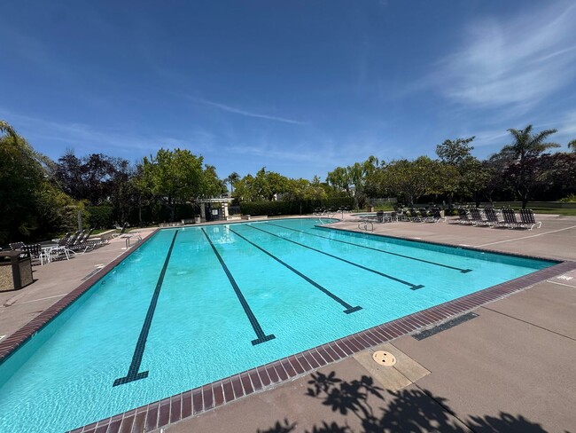 Building Photo - 5 bed 3 bath Gated Community in Union City...