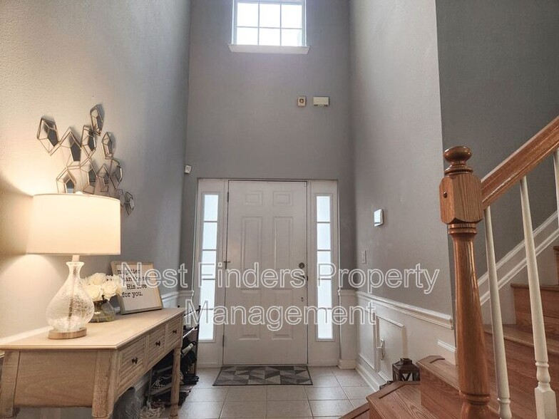 Building Photo - 3857 Lionheart Dr