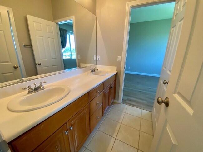 Building Photo - Executive 5 BR Home With Pool RV Parking H...