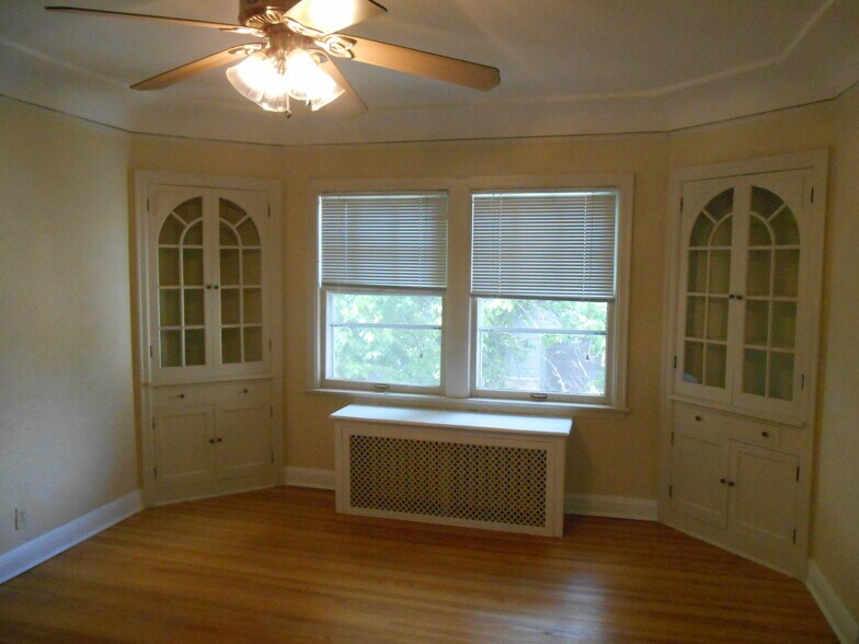 Dine Rm - 2912 France Ave S