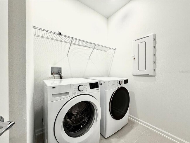 Building Photo - 3162 Armstrong Ave