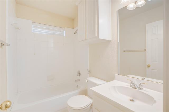 Building Photo - 2056 Stonecourt Dr