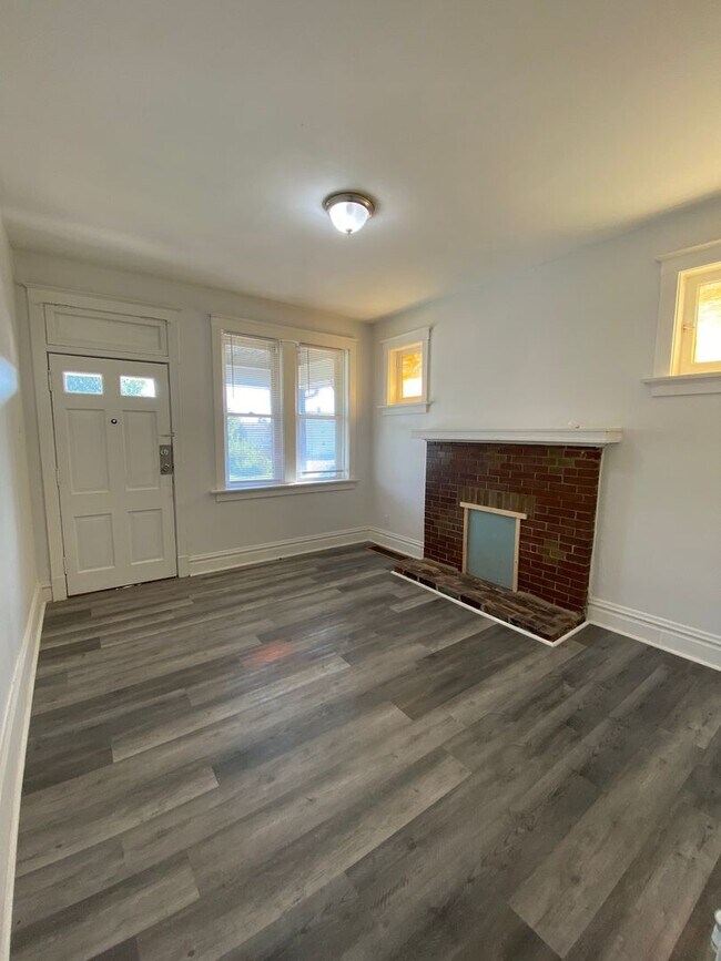  200 off first months rent available now 4273 oleatha ave st