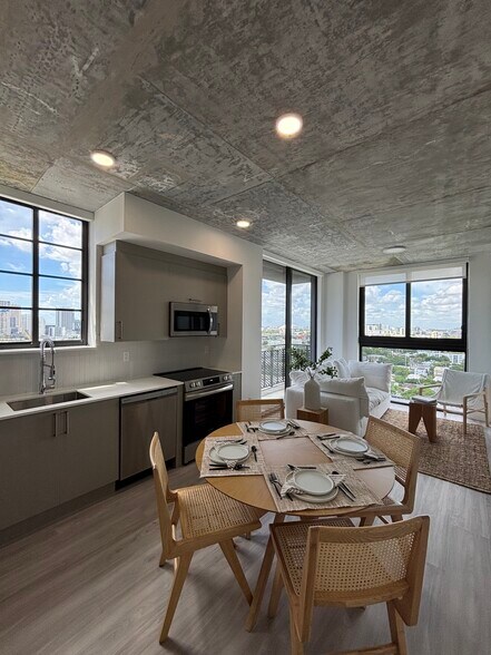 Primary Photo - 1740 NW 1st Ave