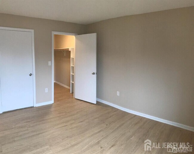 Building Photo - 4811 Ravens Crest Dr