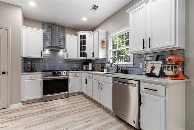 Building Photo - 1611 Hillside Bend Crossing