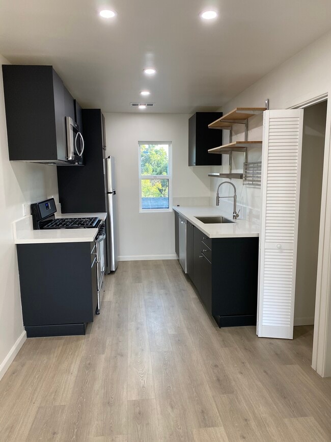 Building Photo - 3465 Perlita Ave