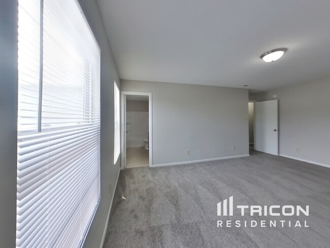 Building Photo - 10744 Inspiration Dr