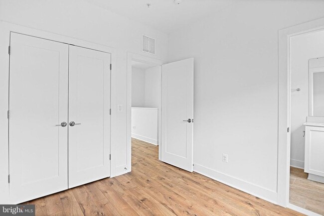 Building Photo - 11224 Bunsen St