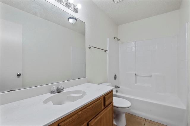 Building Photo - 2804 Monthaven Dr