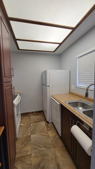 Building Photo - 11666 N 28th Dr