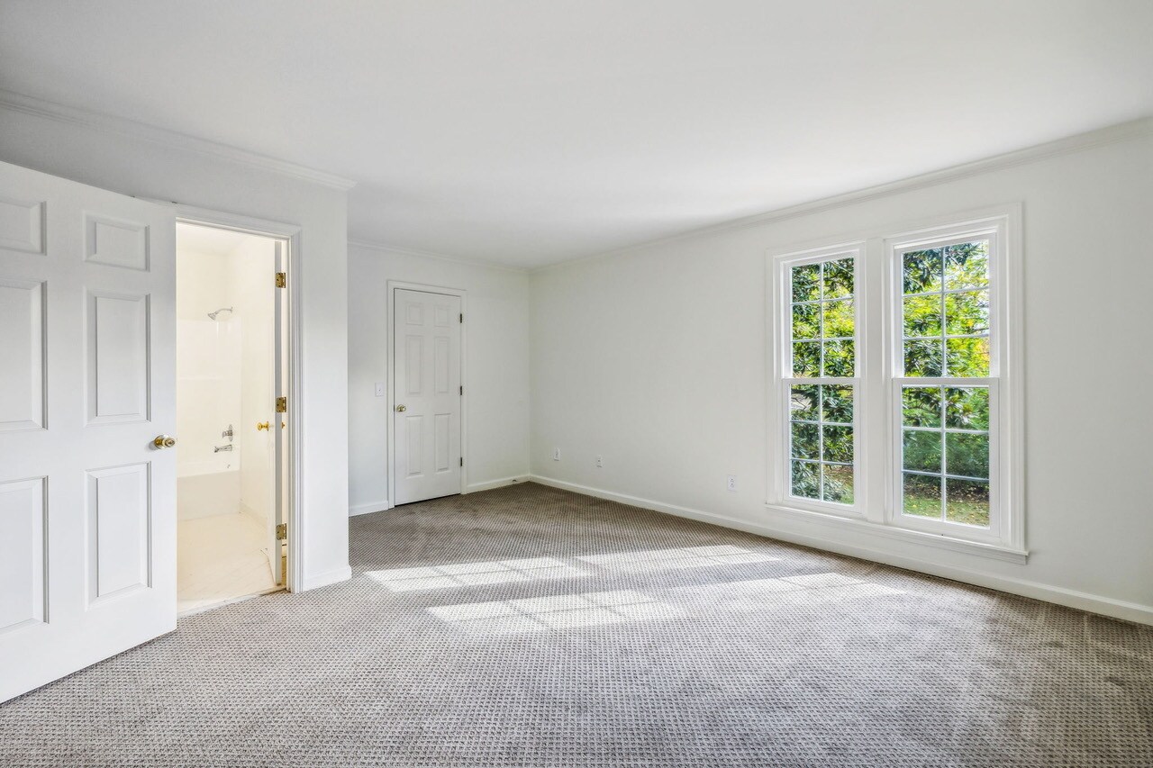 Building Photo - 4100 Lealand Ln