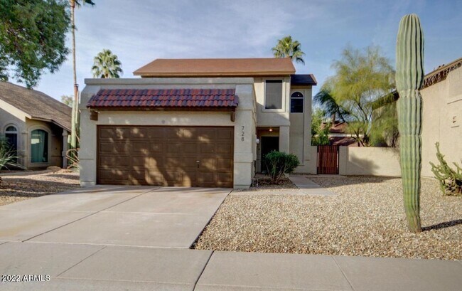 Building Photo - 728 N Hazelton Dr