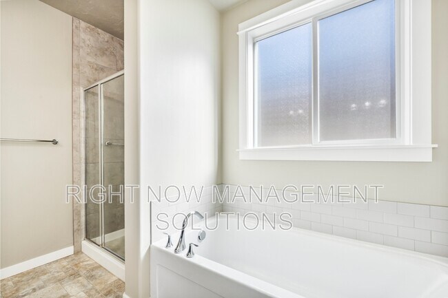 Building Photo - 2631 E Red Garnet St