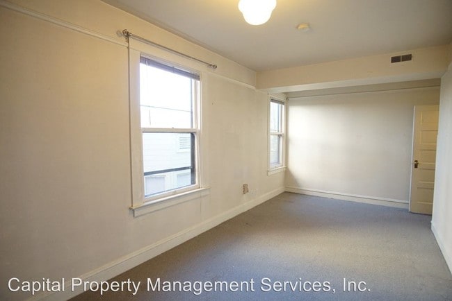 Building Photo - 2167 SW Yamhill St