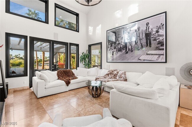 Building Photo - 2057 Troon Dr