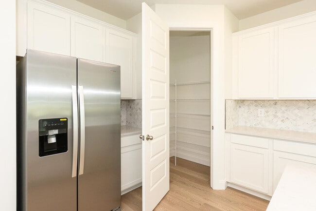 Building Photo - 9062 Dahlia Cir