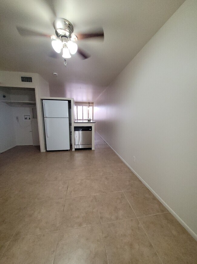 Building Photo - 3139 E Glenrosa Ave