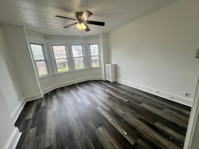 Building Photo - Amazing new Reno house