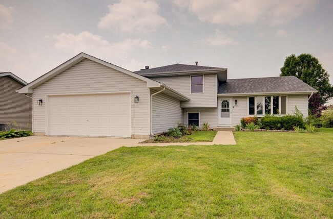 Building Photo - 3 bd 2 ba spacious home Joliet