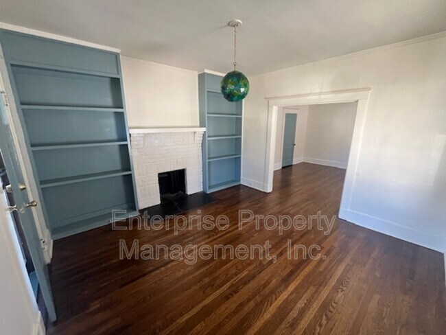 Building Photo - 1321 Snowden Ave