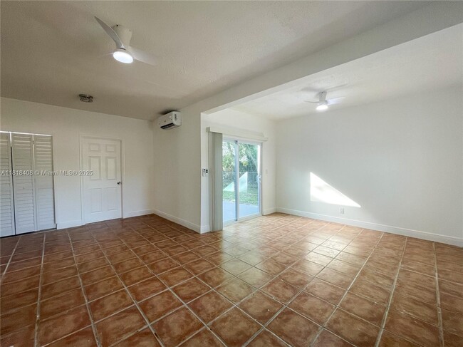 Building Photo - 7915 NW 73rd Ave