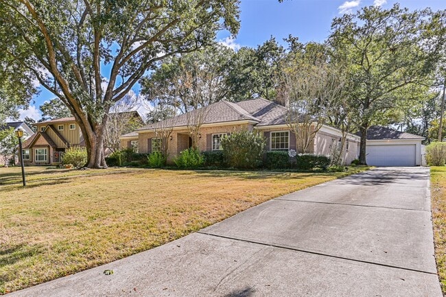 Building Photo - 2005 La Salle Ln