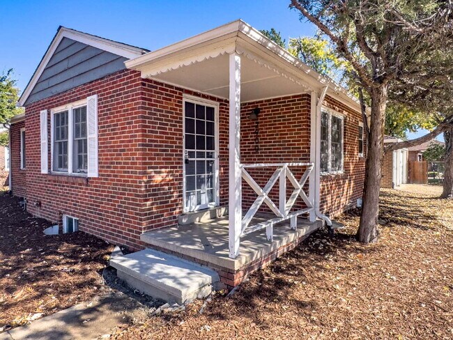 Building Photo - "Spacious 5-Bedroom Gem on Locust Street – 2,053 Sq. Ft. of Comfort in Denver's Heart!"