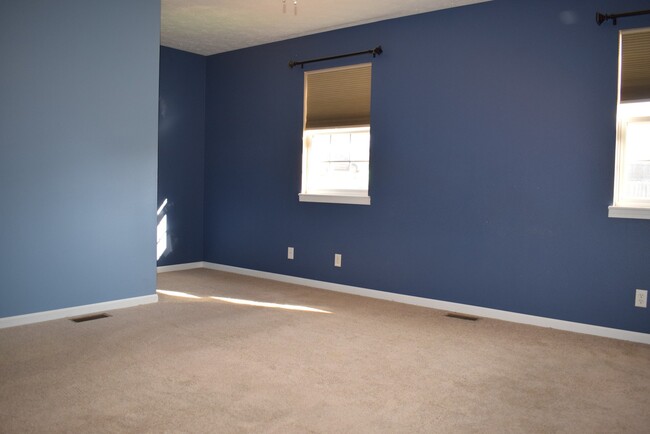 Building Photo - Beautiful spacious home in Waynesville