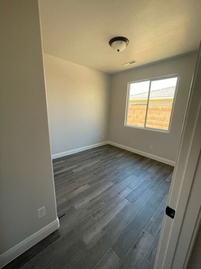 Building Photo - 2446 S 630 W