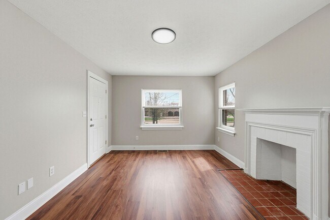 Building Photo - Updated 2BR Apartments Walkable to Xavier University