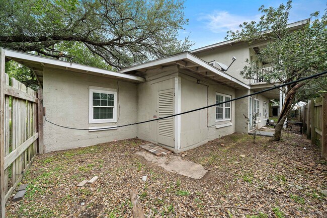 Building Photo - 818 3rd Ave N