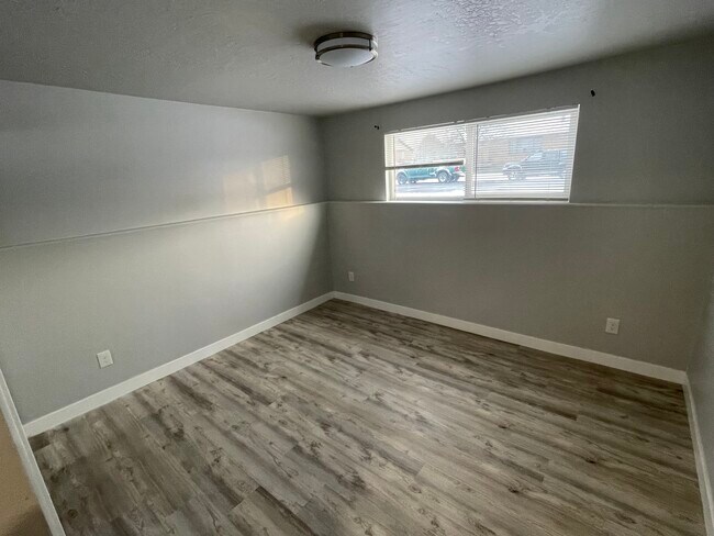Building Photo - Orem Triplex