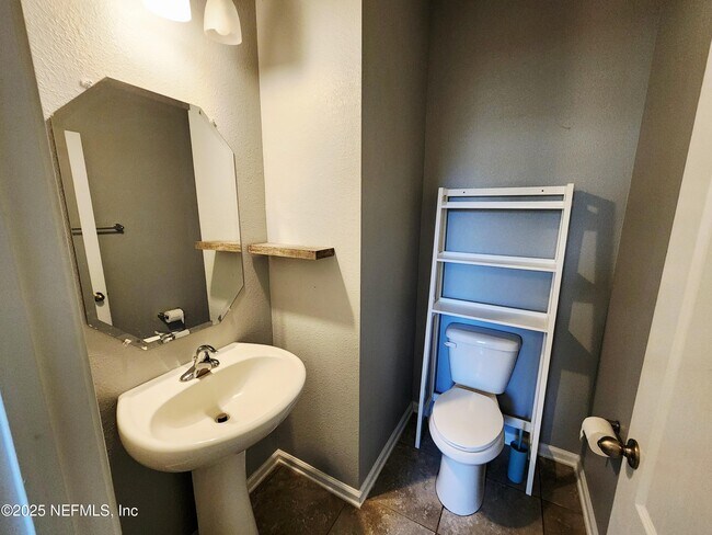 Building Photo - 99 Bush Pl