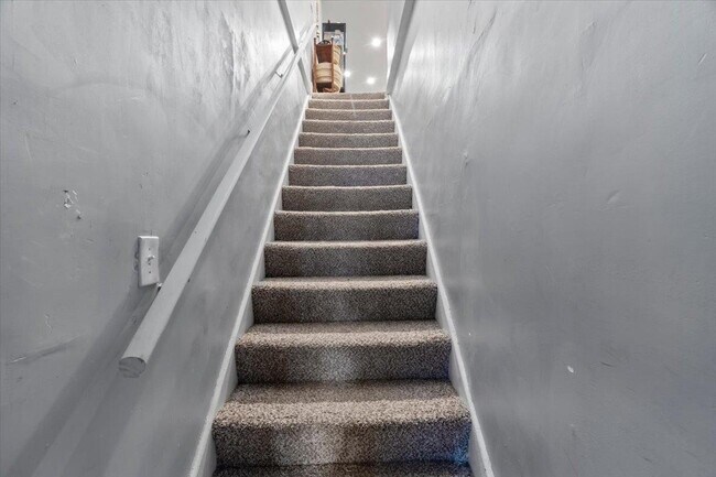 Building Photo - 227 N Willett St