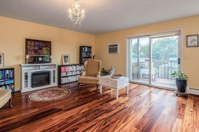 Building Photo - Townhouse for Rent – South Burlington, VT