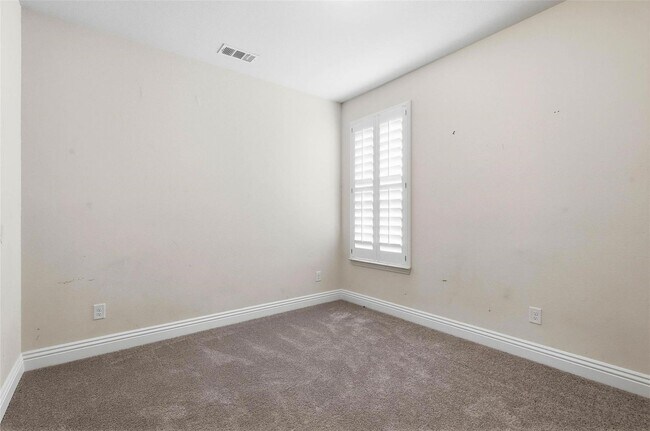 Building Photo - Spacious 5-Bedroom Living in the Heart of Willow Ridge Estates