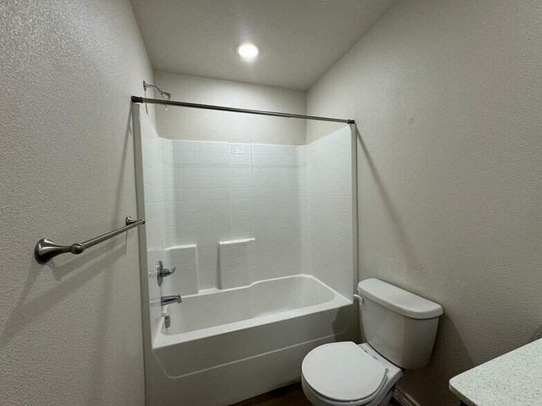 Building Photo - 108 Lowes Blvd