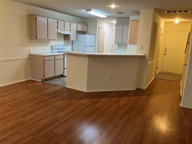 Building Photo - 9629 Sugar Hill Dr