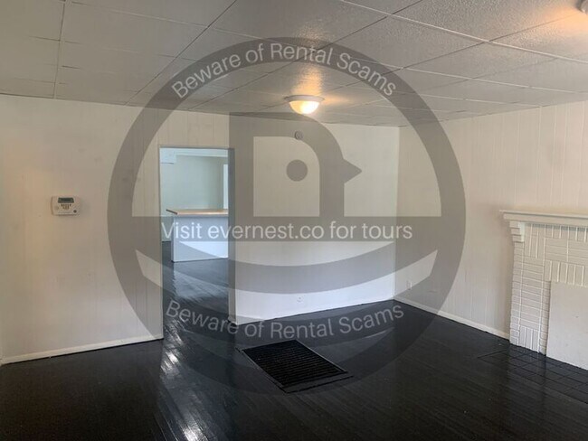 Building Photo - 1325 Sloan Ave