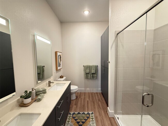 Building Photo - 641 W Crosstimbers St