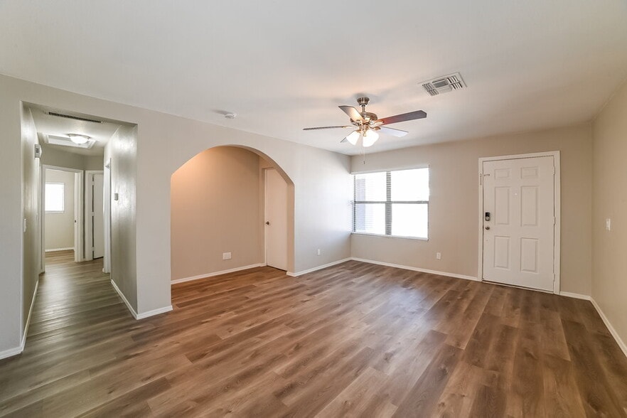 Building Photo - 11817 W Corrine Dr