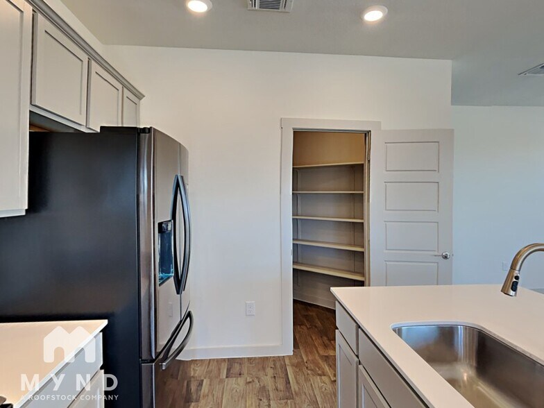 Building Photo - 3029 Egan Dr
