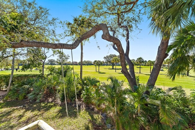 Building Photo - 18213 SE Fairview Cir