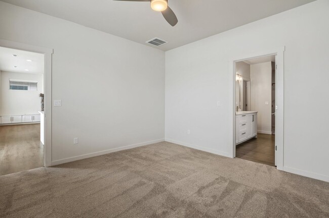 Building Photo - CDA Place Neighborhood- upgraded 3 bed 2 b...