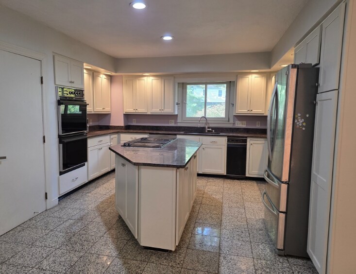 Building Photo - 9 Gennaro Cir