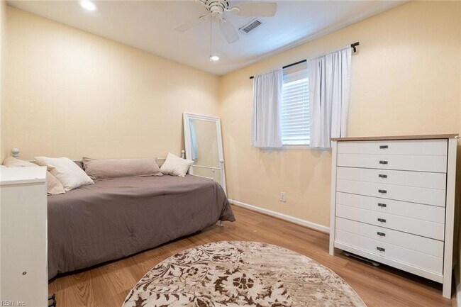 Building Photo - 820 Plainsman Ct